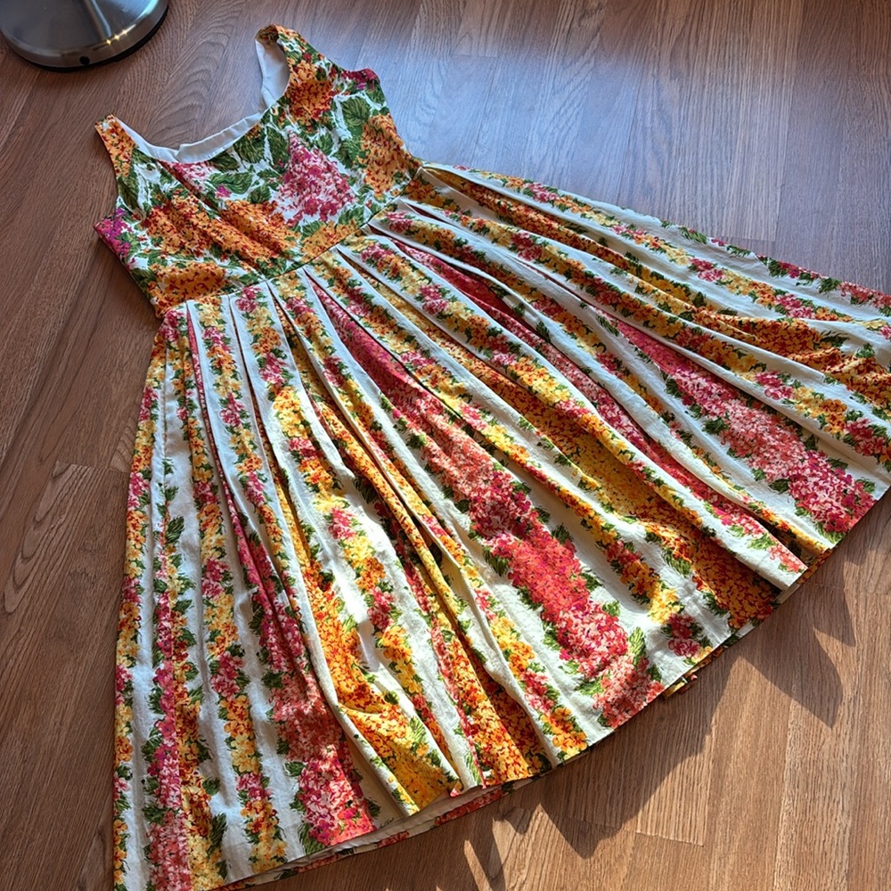 Isaac Mizrahi sleeveless orange and yellow pleated midi sundress. Size 12. - Picture 10 of 17